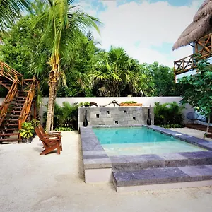 מלון La Puerta Azul Beachfront - Adults Only